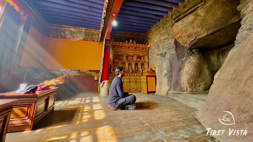 our guests meditate in tibetan monastery
