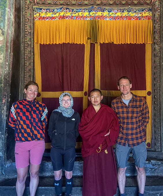 receive blessings from tibetan monks