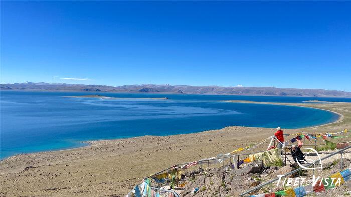 Tourists walking on Lake Manasarovar shore