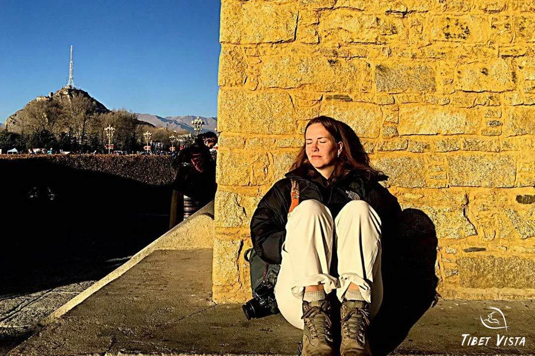 Sunbathe in holy Lhasa City