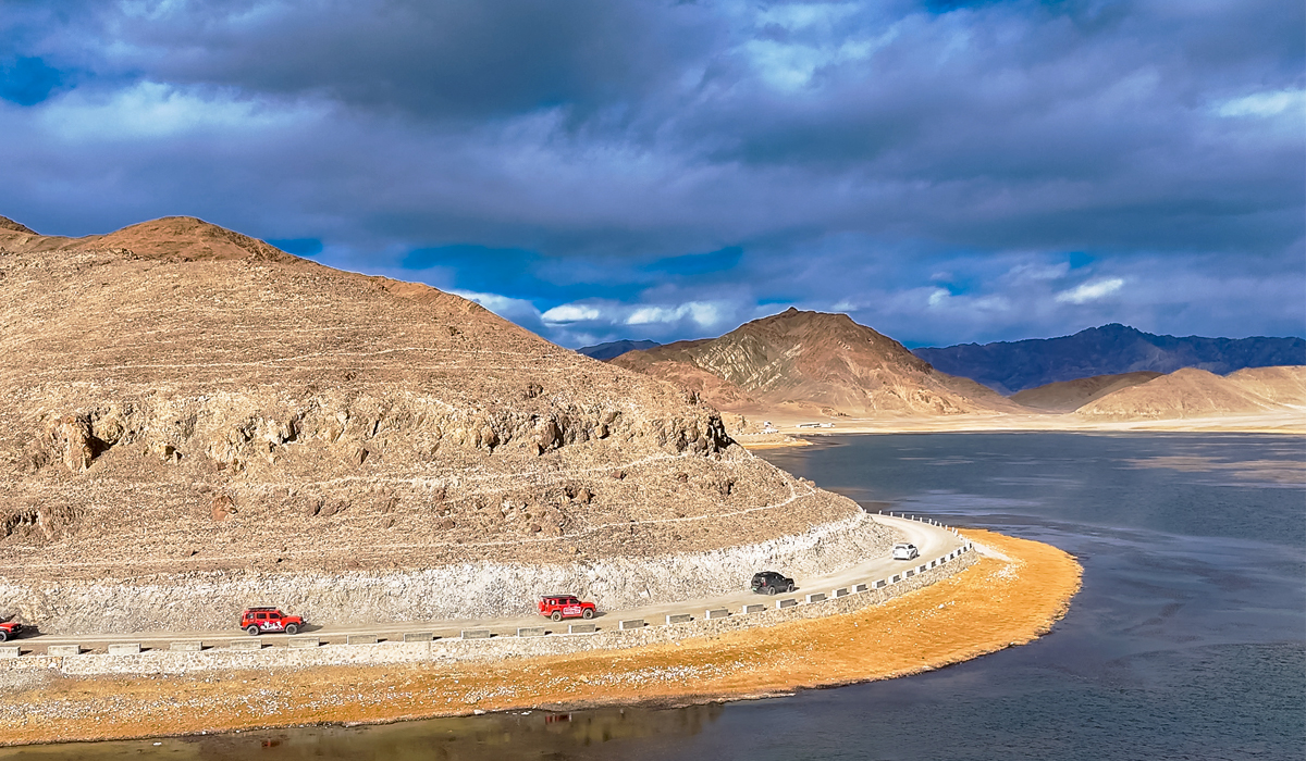 Drive to Pangong Lake