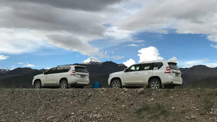 Rental Toyota Land Cruiser Prado in Tibet