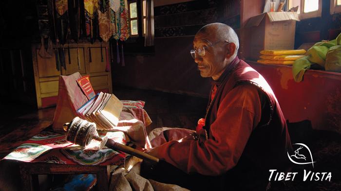 The mediating Tibetan monks