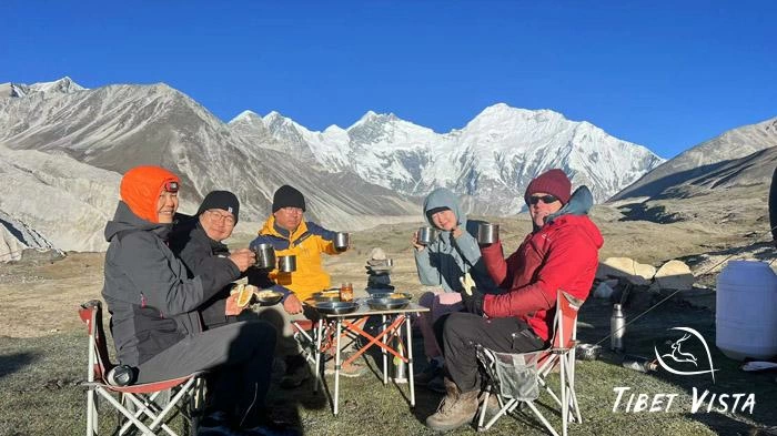 Enjoy a glass of brown sugar water when trekking in Tibet