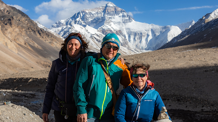 took photos with mount everest at tibet ebc