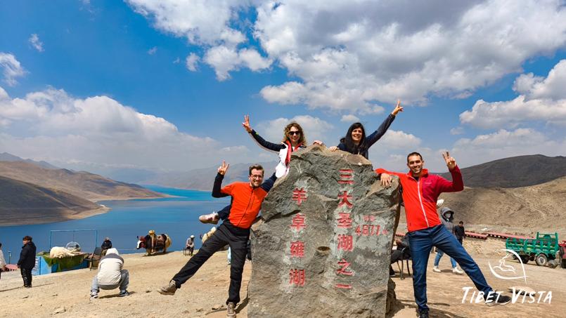 view turquoise yamdrok lake from gangbala pass