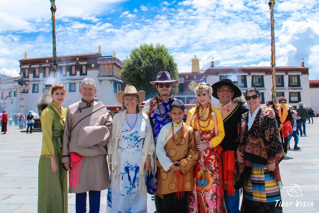 Visit Jokhang Temple in traditional Tibetan costume