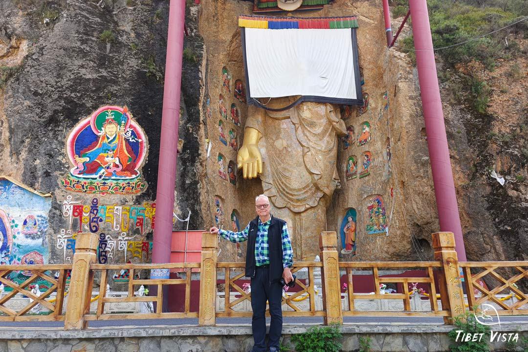 Visit stunning Chagpo Ri Rock carving in Lhasa