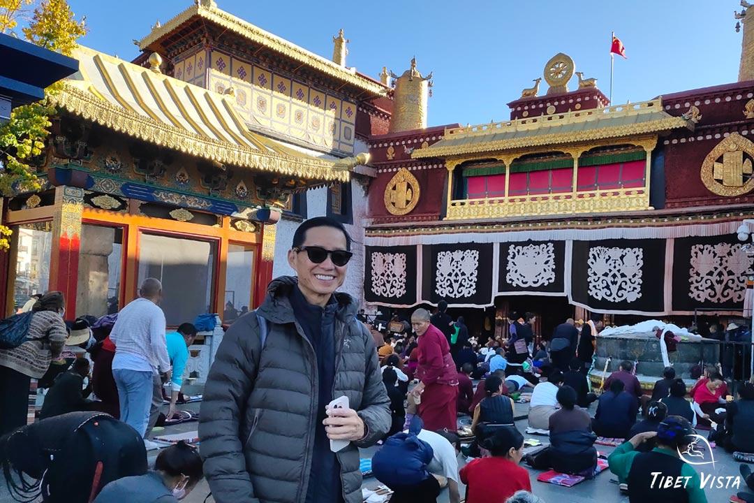 Watch prostrating local pilgrims before Jokhang Temple