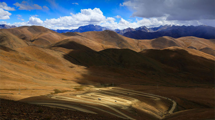 Amazing winding road in Everest Region