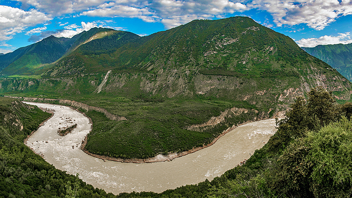 The Yarlung Tsangpo River