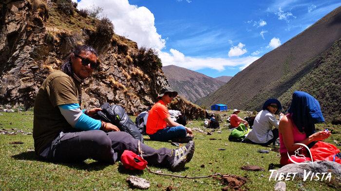 enjoy snacks while trekking