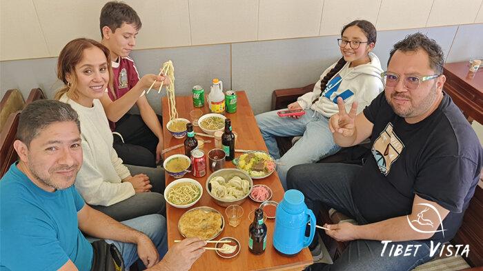 share tibetan momos