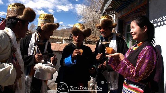 Tibetan drinking custom