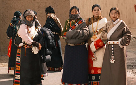 Tibetan Robes (Chuba): Discover How Traditional Tibetan Clothing Reflects Life and Culture on the Tibetan Plateau