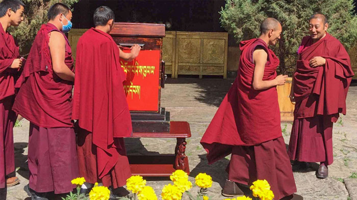 Monks of Jokhang Temple