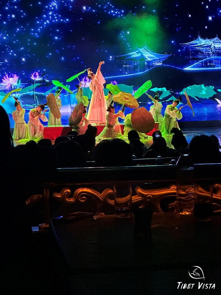 A Tang Dynasty supper club and traditional Chinese dance performance in Xian
