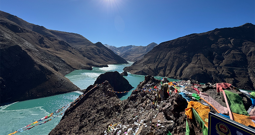 Manla Reservoir between Lhasa and Shigatse, Tibet