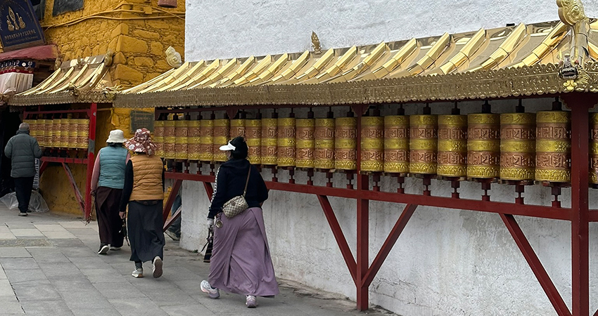 Barkhor Street Kora around Jokhang Temple