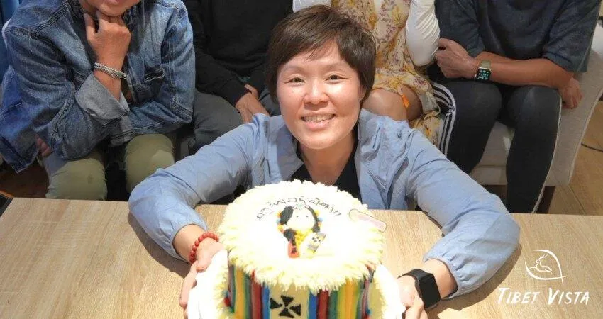 celebrate birthday with friends in lhasa