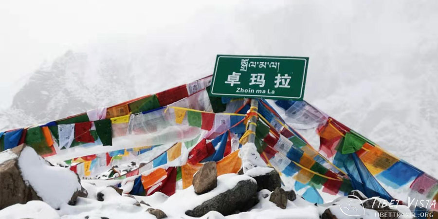 Heavy snow at Drolma La Pass