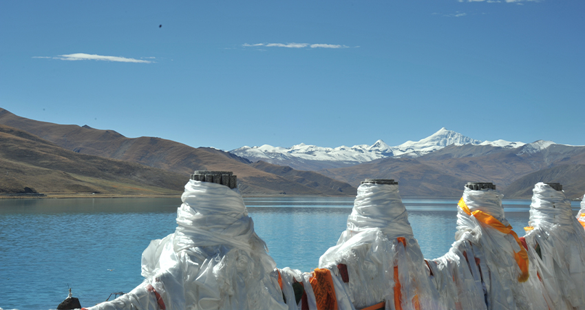 Close view of Yamdrok Lake turquoise water from lakeshore