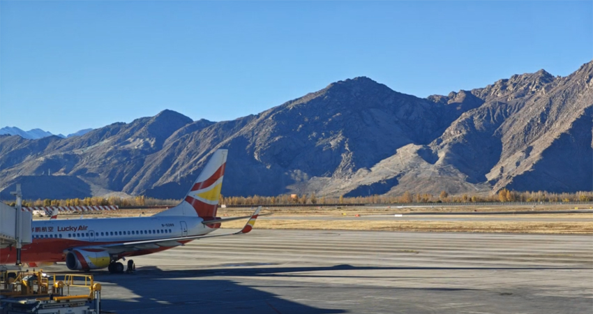Lucky Air plane landed at Lhasa Gonggar International Airport from Kunming