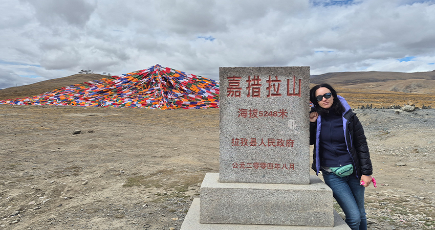 Paused for photos at Gyatsola Pass