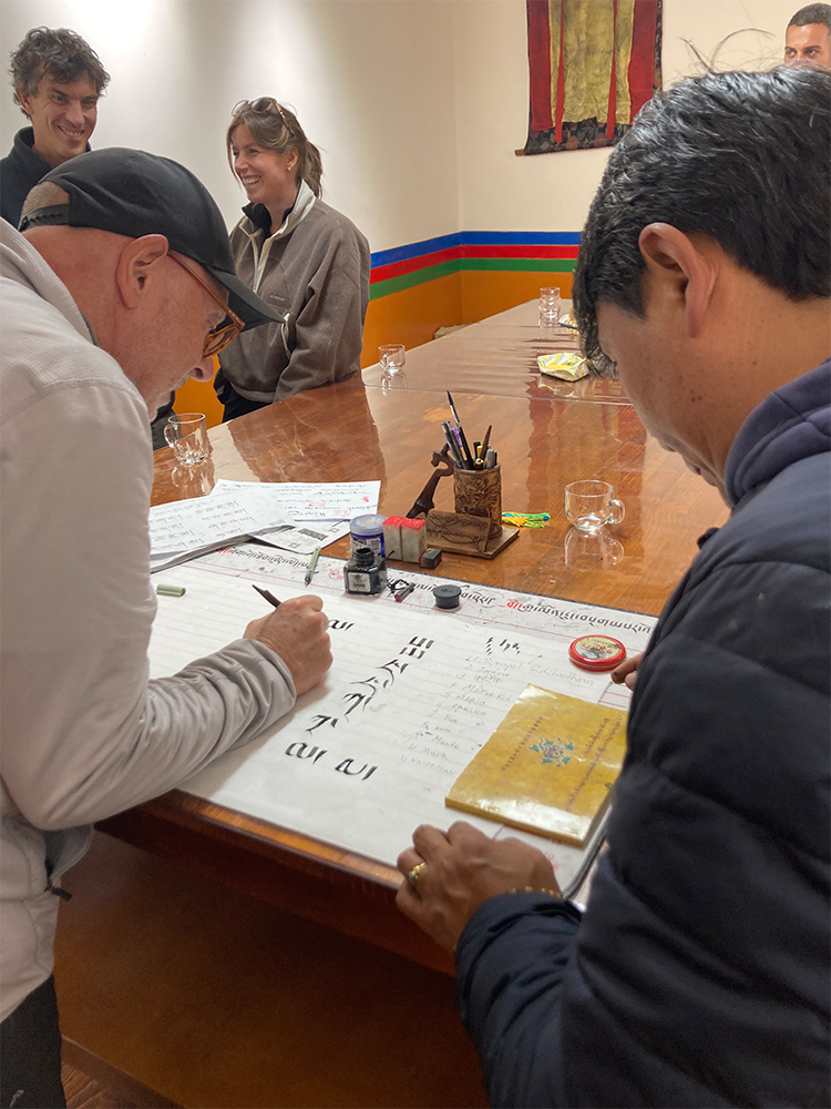 Experience Tibetan calligraphy activities