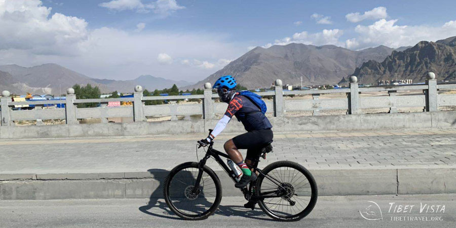 Cycling from Lhasa to Everest Base Camp