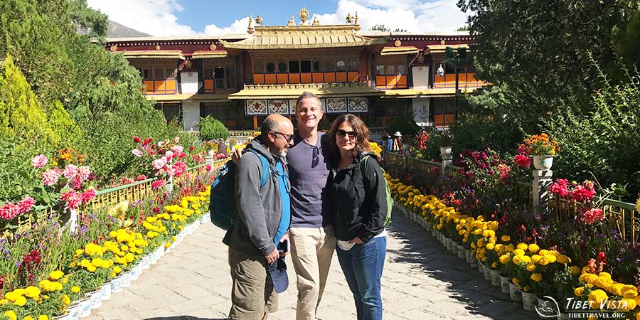 Exploring Norbulingka in Tibet