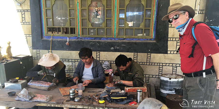 Appreciating handicrafts making process
