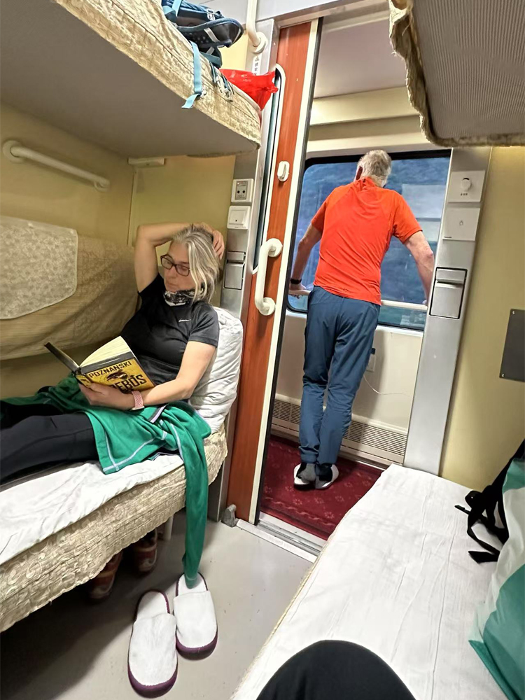 Soft sleeper berth inside train to Lhasa