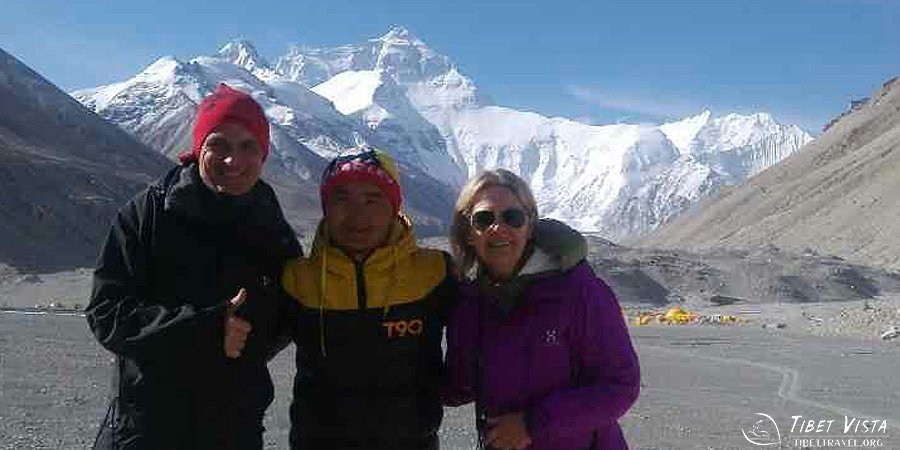 Take Pictures at the backdrop of Mt. Everest