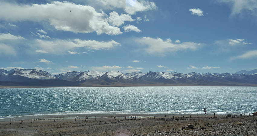 Namtso Lake with Nyenchen Tanglha snow peaks in Tibet