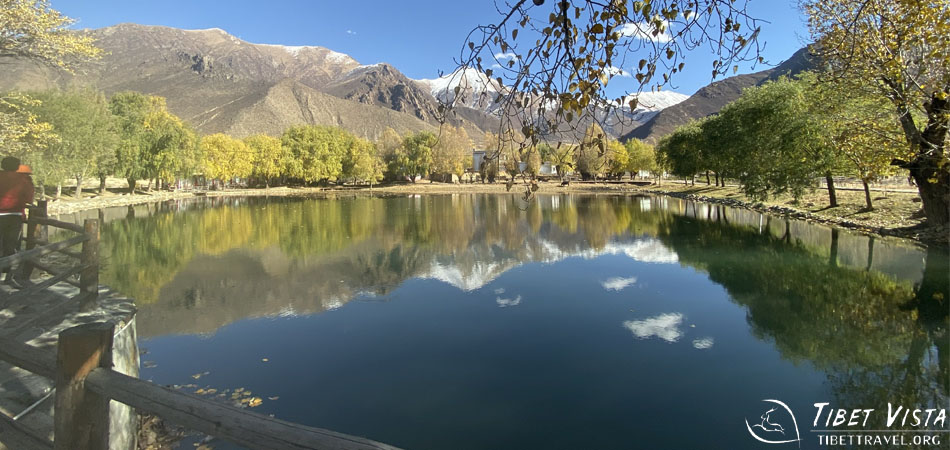 The beauty of the river flowing past Dadong Village
