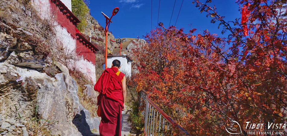 Stopping to pray with the monks at Ganden Monastery