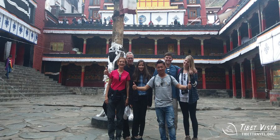 Tour Eminent Tashilhunpo Monastery