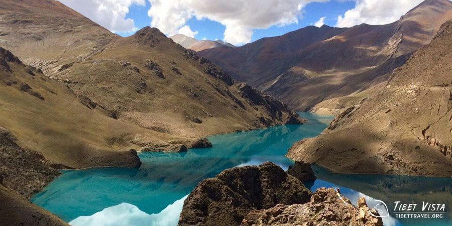 on the Way to Holy Yamdrok Lake