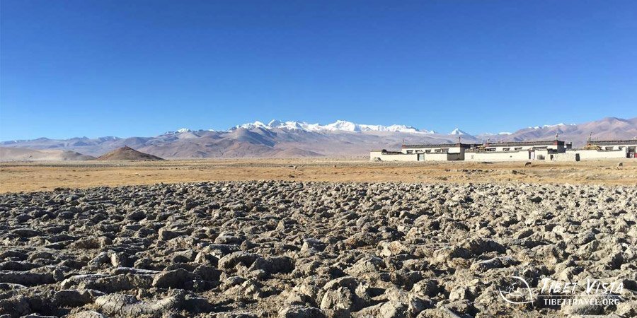 Typical barren land in arid regions of Qinghai-Tibet Plateau