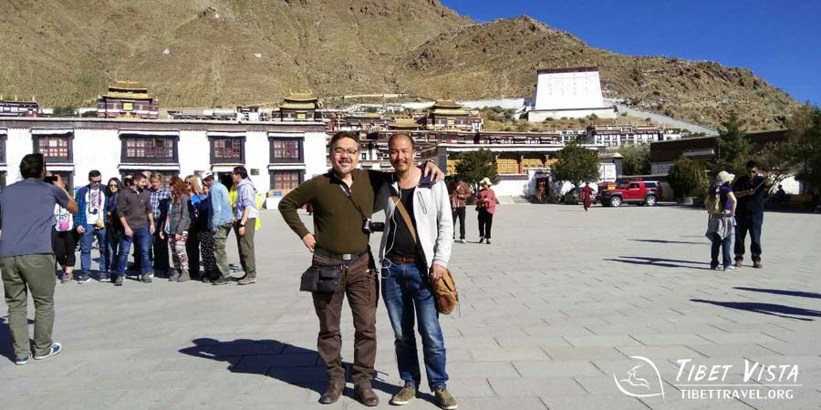  Autumnal landscapes in Tibet