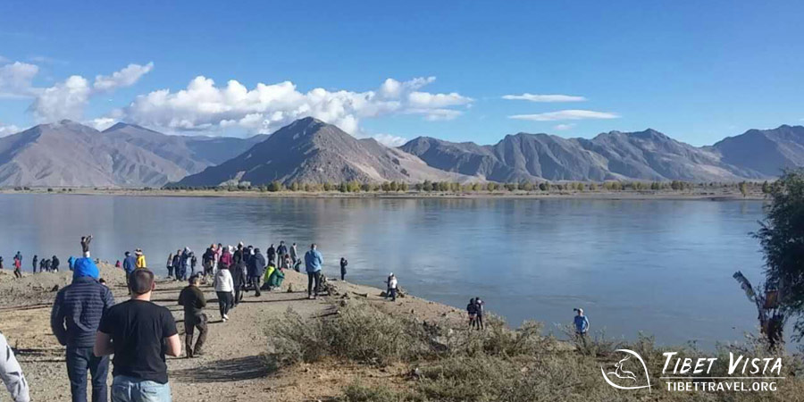  Autumnal landscapes in Tibet