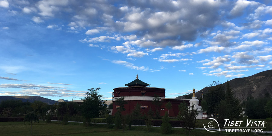  Autumnal landscapes in Tibet