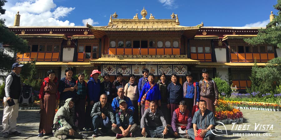  Autumnal landscapes in Tibet
