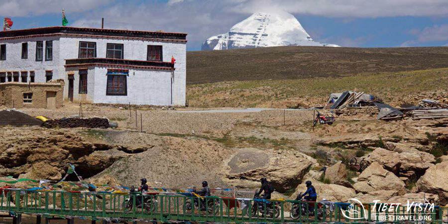  Autumnal landscapes in Tibet