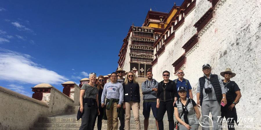  Autumnal landscapes in Tibet