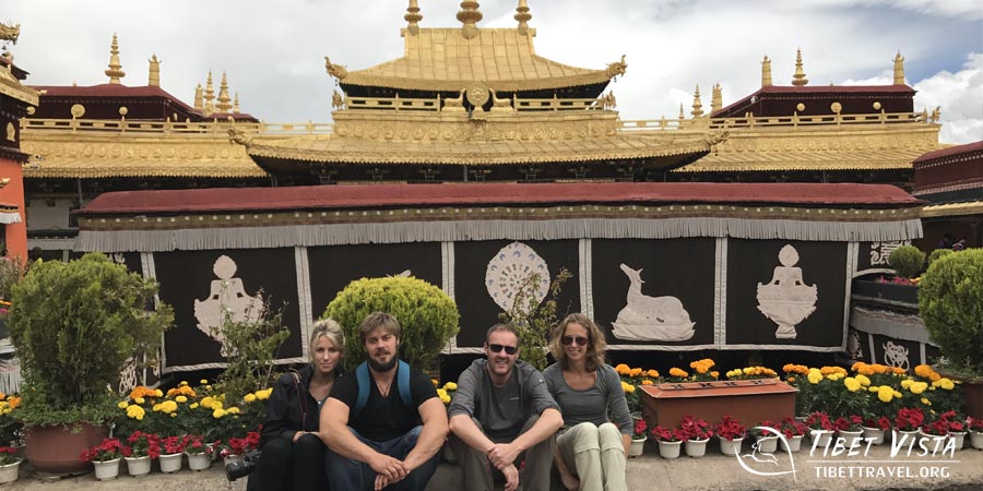  Autumnal landscapes in Tibet