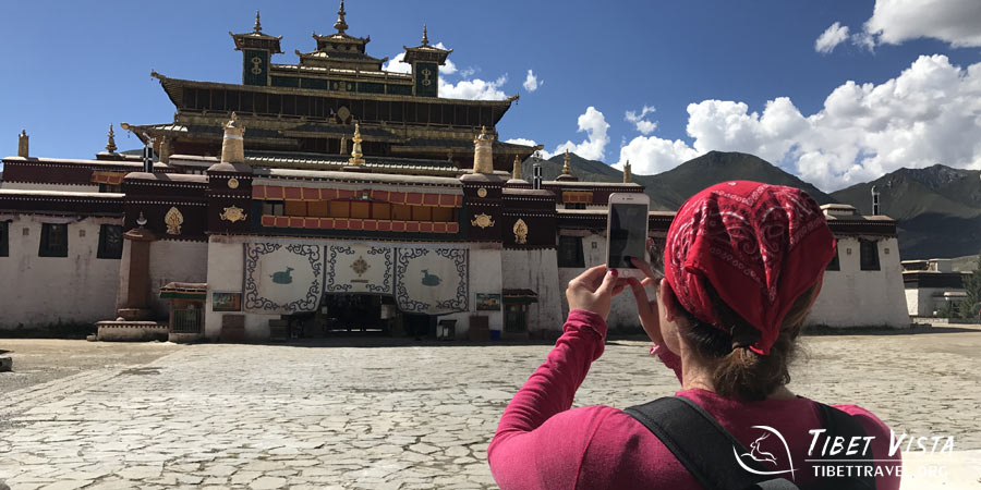 Autumnal landscapes in Tibet