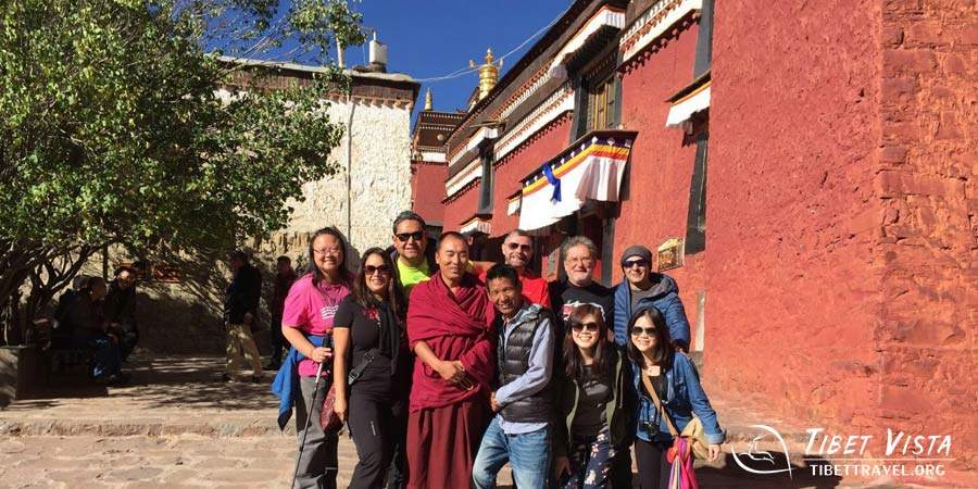  Autumnal landscapes in Tibet