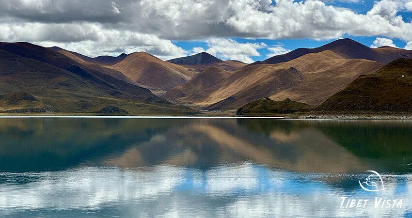 Pass by Yamdrok Lake